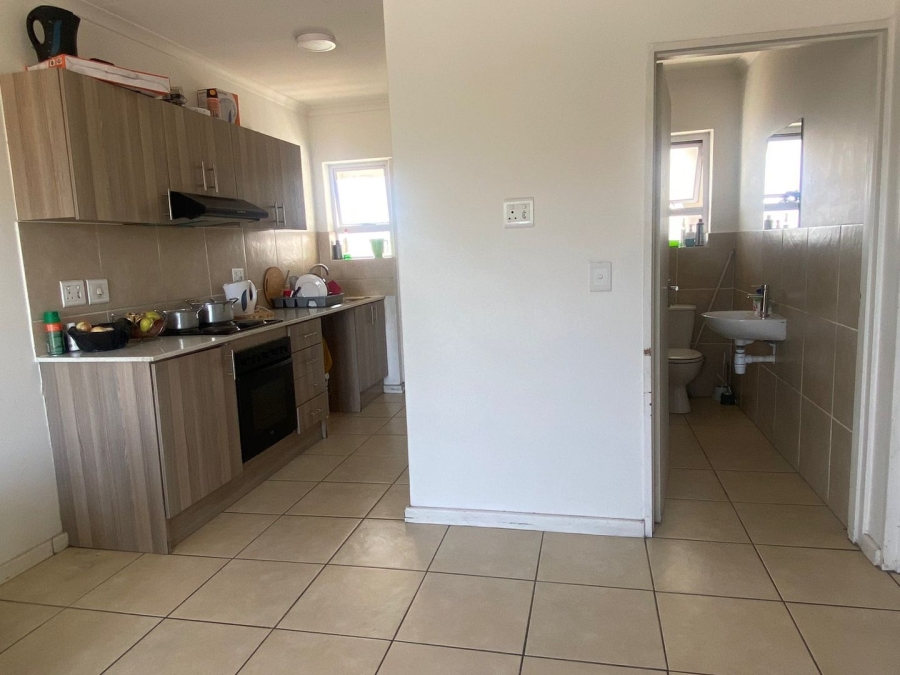 To Let 2 Bedroom Property for Rent in Cravenby Western Cape